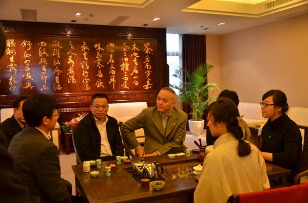 蔡奇部长视察星空体育在线网址拍卖中心调研茶产业发展情况